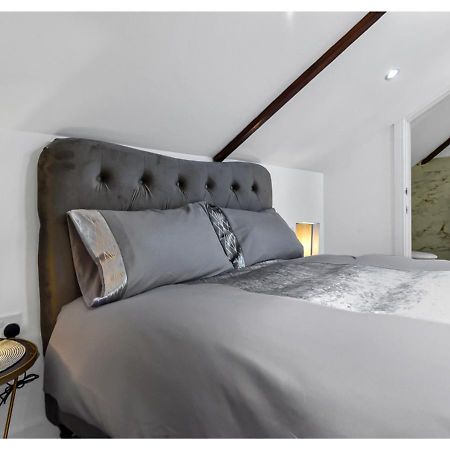 Appartamento Sleek And Modern Studio With Minimalist Vibe Chelmsford Esterno foto