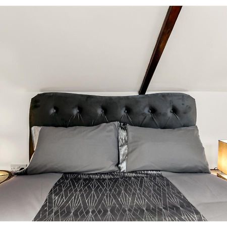 Appartamento Sleek And Modern Studio With Minimalist Vibe Chelmsford Esterno foto