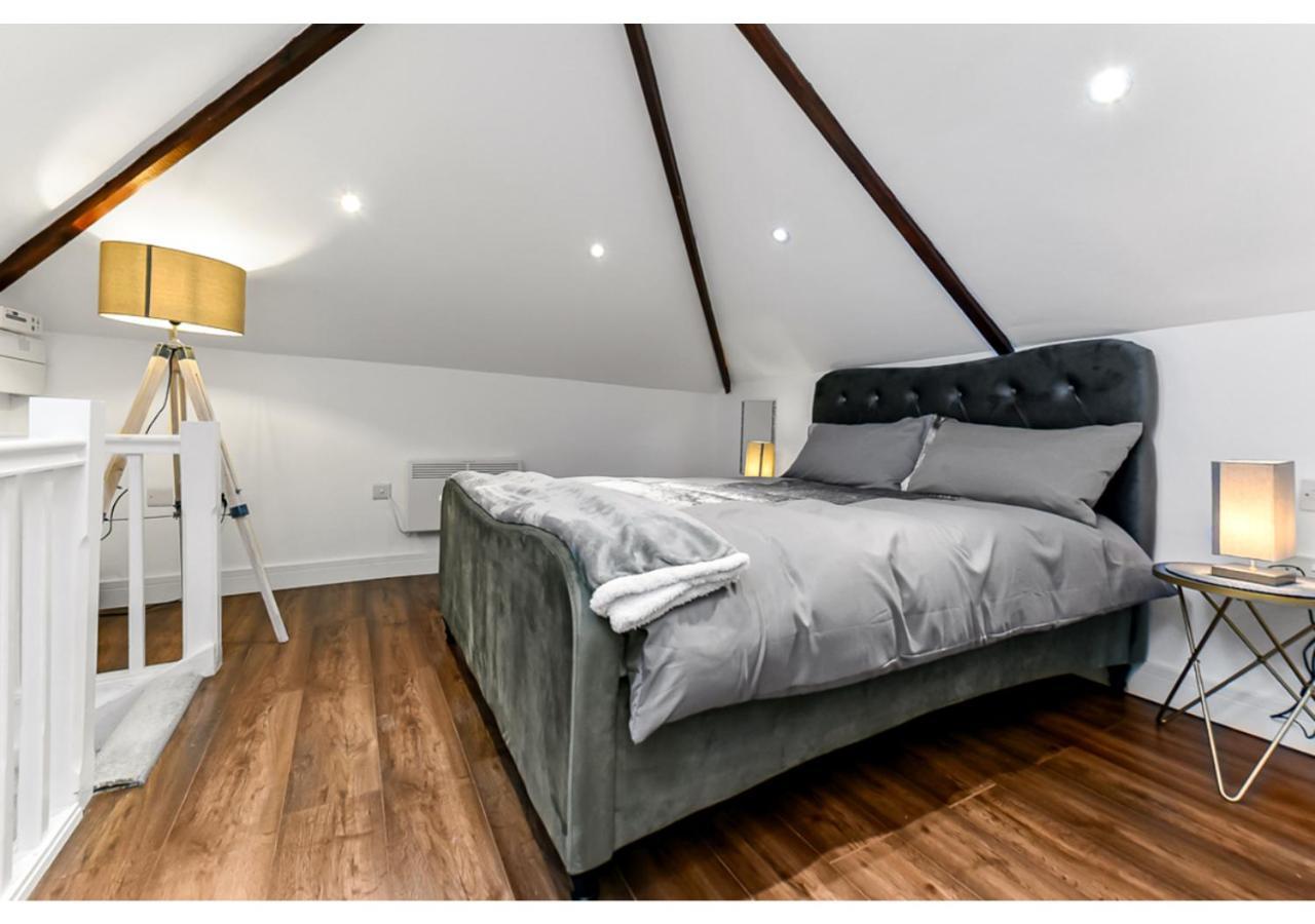 Appartamento Sleek And Modern Studio With Minimalist Vibe Chelmsford Esterno foto