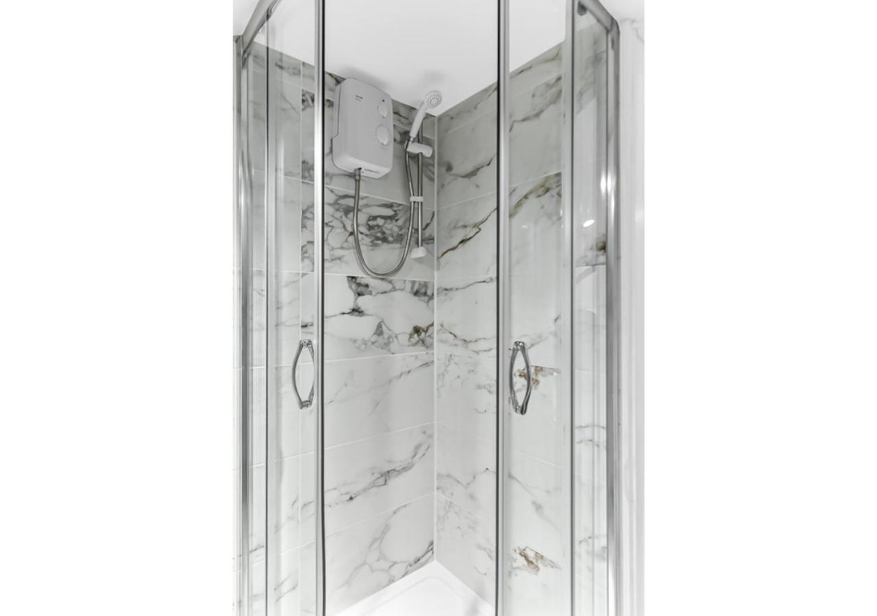 Appartamento Sleek And Modern Studio With Minimalist Vibe Chelmsford Esterno foto