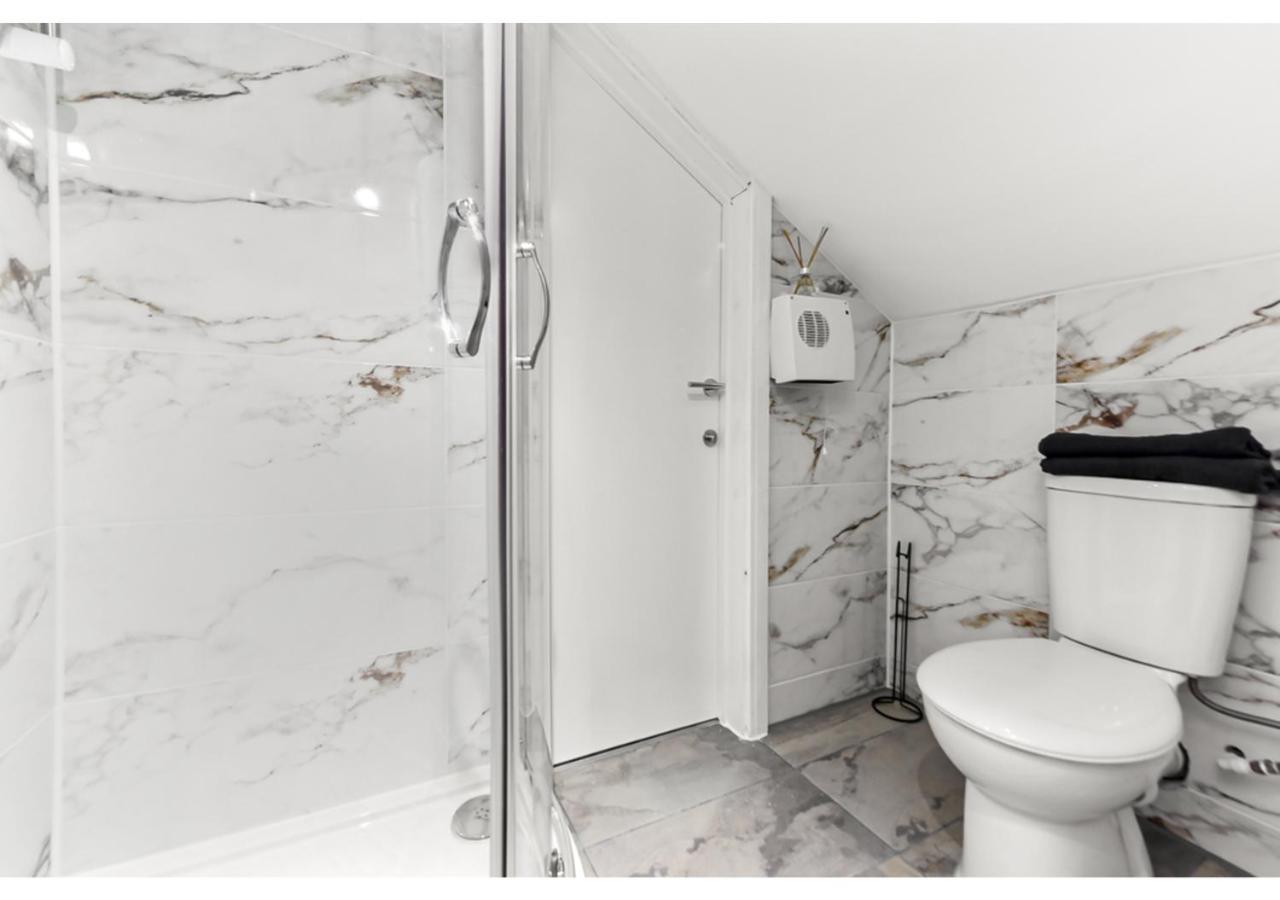 Appartamento Sleek And Modern Studio With Minimalist Vibe Chelmsford Esterno foto