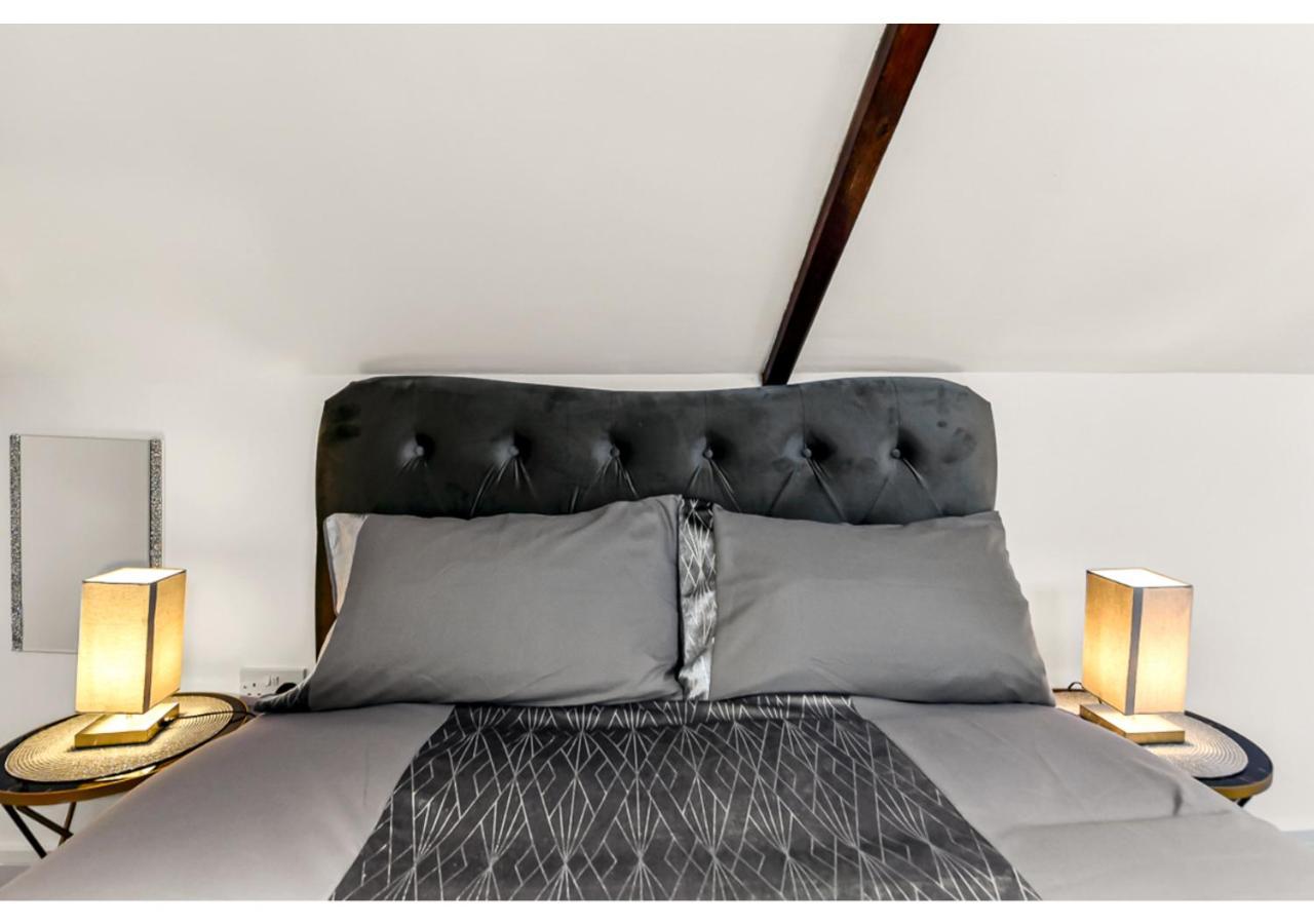 Appartamento Sleek And Modern Studio With Minimalist Vibe Chelmsford Esterno foto