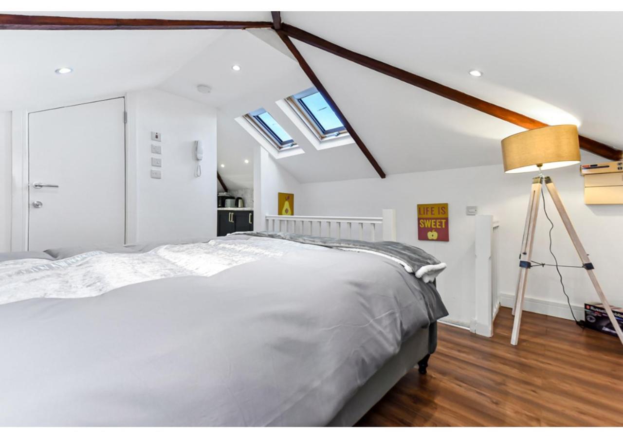 Appartamento Sleek And Modern Studio With Minimalist Vibe Chelmsford Esterno foto