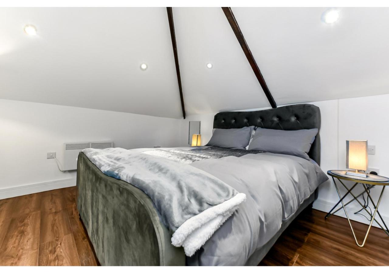 Appartamento Sleek And Modern Studio With Minimalist Vibe Chelmsford Esterno foto